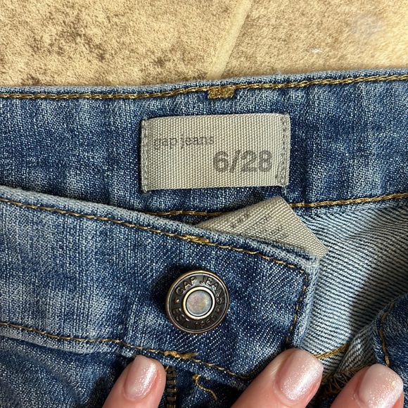 Women’s gap jean shorts, size 6 - Picture 2 of 3